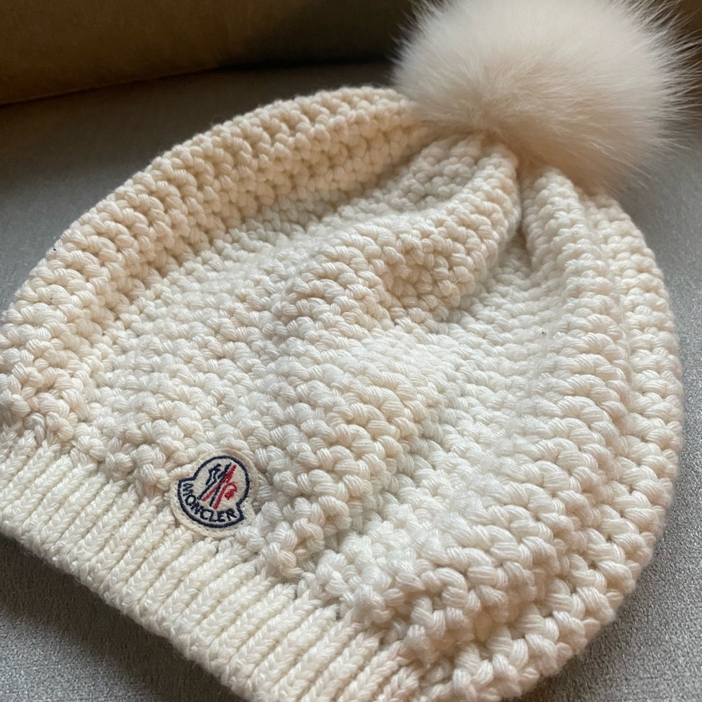 MONCLER White Fox Fur-Pom Bailey Slouchy Beanie Hat